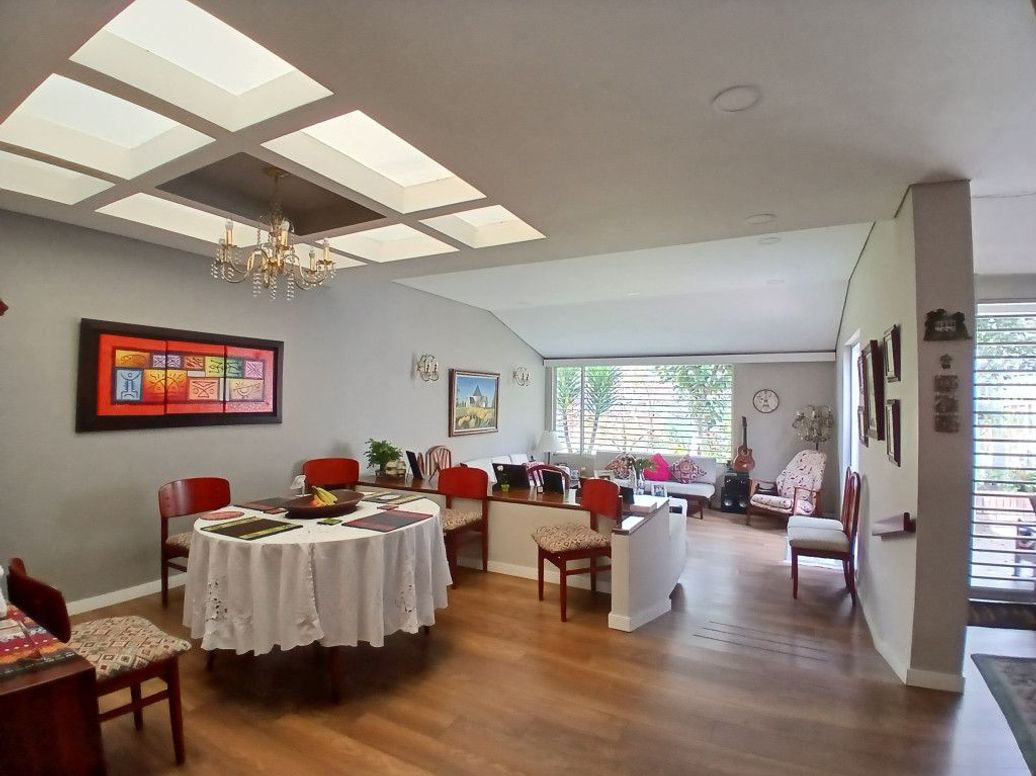 Casa de 3 alcobas en venta en Ub. Cordoba Niza, Bogotá, 228 m² · foto 4 de 19
