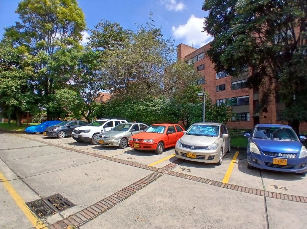 Casa de 3 alcobas en venta en Ub. Cordoba Niza, Bogotá, 228 m² · foto 18 de 19
