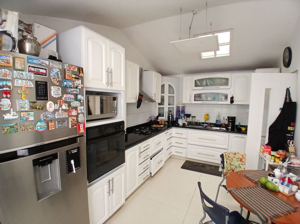 Casa de 3 alcobas en venta en Ub. Cordoba Niza, Bogotá, 228 m² · foto 12 de 19