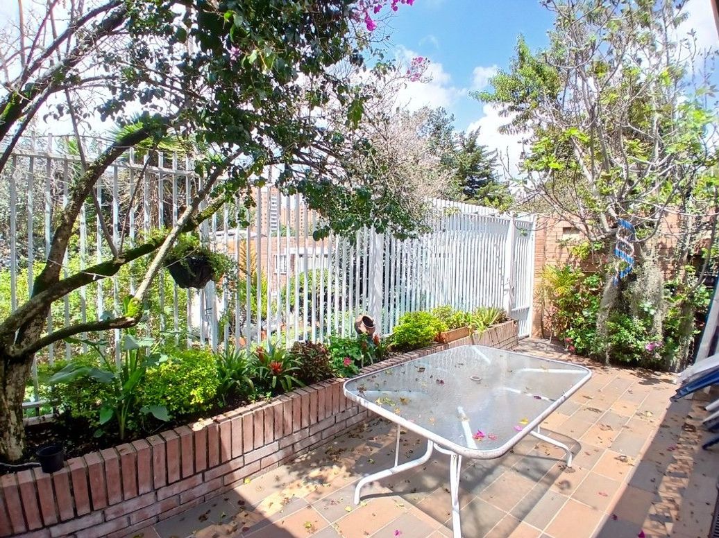 Casa de 3 alcobas en venta en Ub. Cordoba Niza, Bogotá, 228 m² · foto 3 de 19