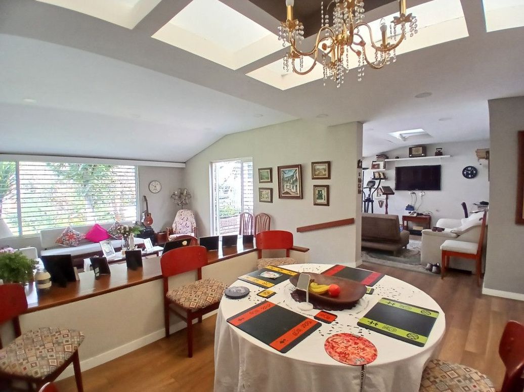 Casa de 3 alcobas en venta en Ub. Cordoba Niza, Bogotá, 228 m² · foto 5 de 19