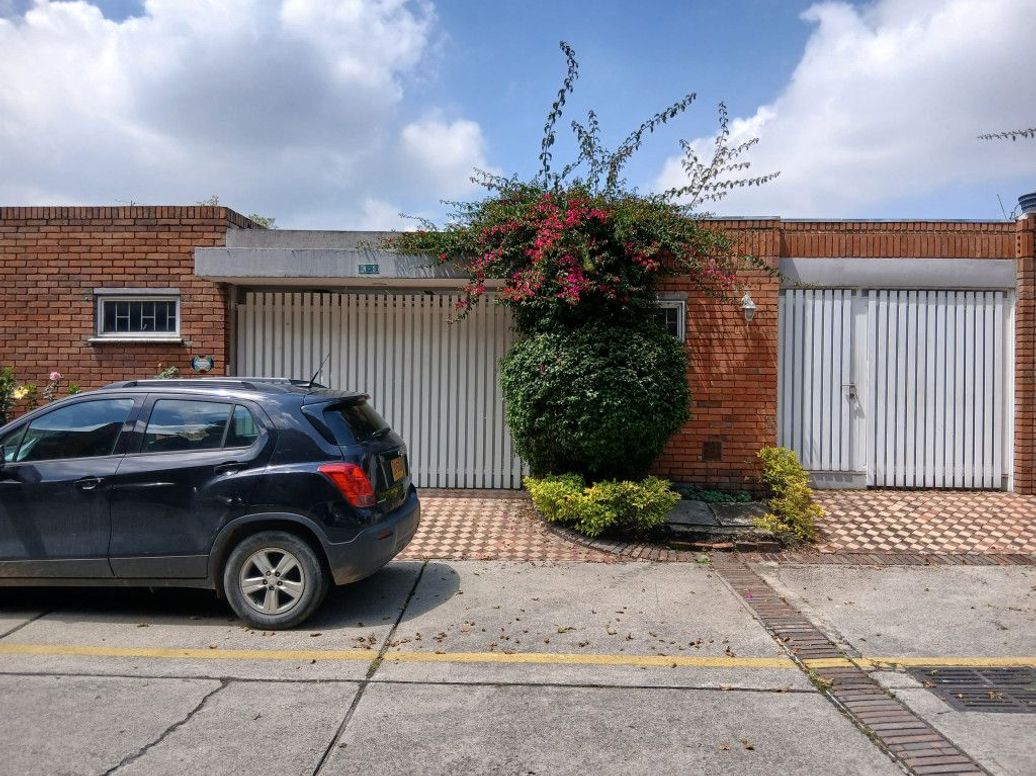 Casa de 3 alcobas en venta en Ub. Cordoba Niza, Bogotá, 228 m² · foto 17 de 19