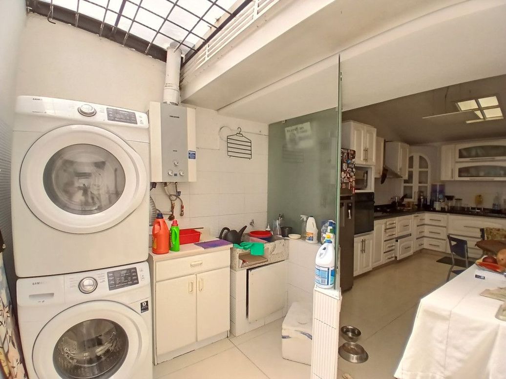 Casa de 3 alcobas en venta en Ub. Cordoba Niza, Bogotá, 228 m² · foto 15 de 19