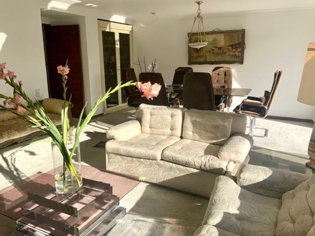 Apartamento de 3 alcobas en venta en La Carolina, Bogotá, 152 m² · foto 3 de 20