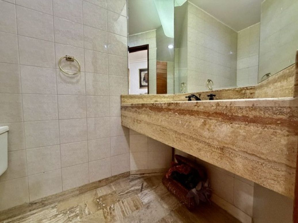 Apartamento de 3 alcobas en venta en La Carolina, Bogotá, 152 m² · foto 15 de 20