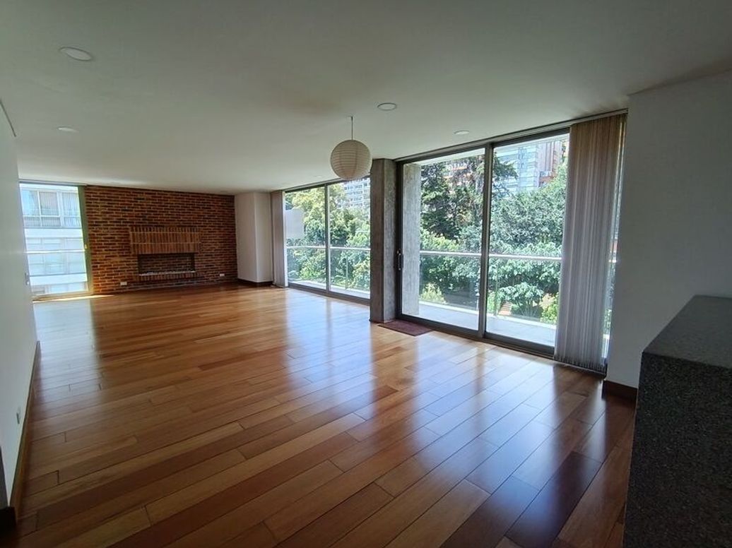 Apartamento de 3 alcobas en venta en Chico, Bogotá, 155 m² · foto 2 de 20