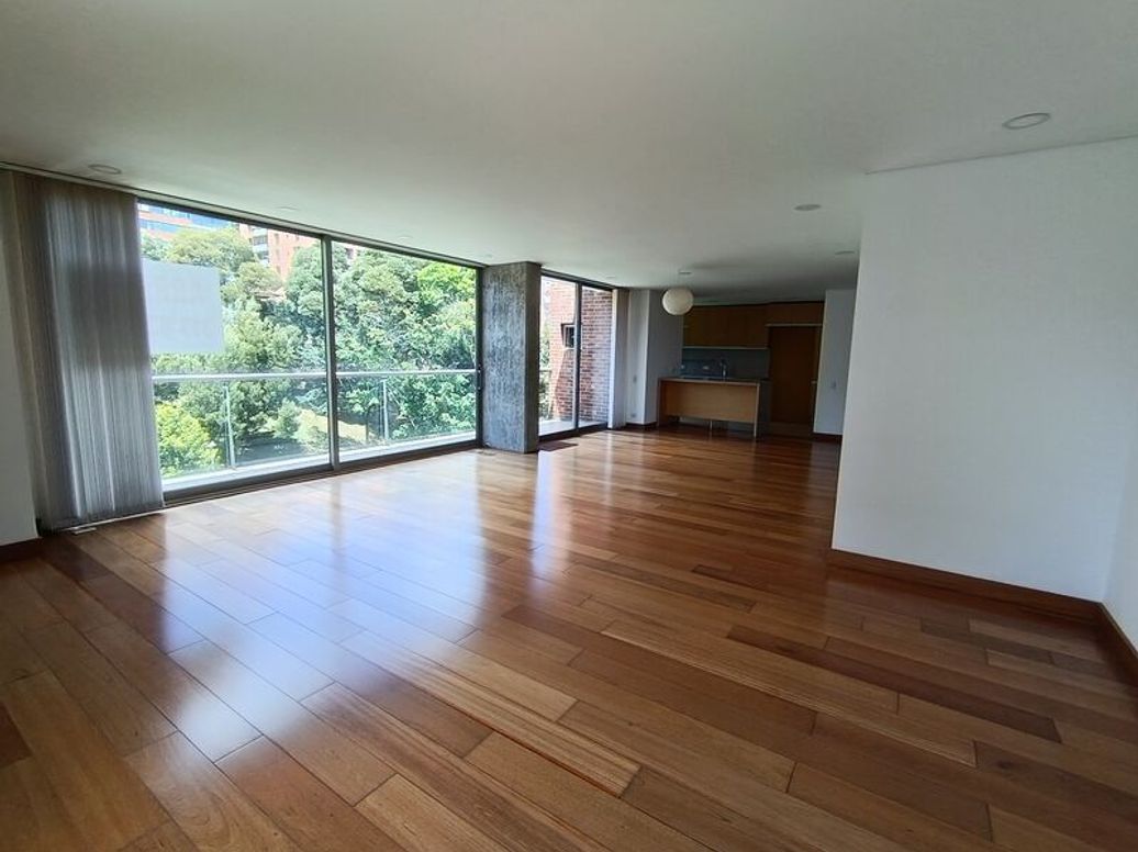 Apartamento de 3 alcobas en venta en Chico, Bogotá, 155 m² · foto 3 de 20