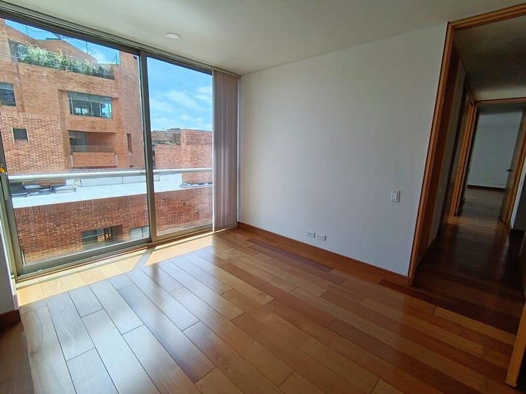 Apartamento de 3 alcobas en venta en Chico, Bogotá, 155 m² · foto 16 de 20