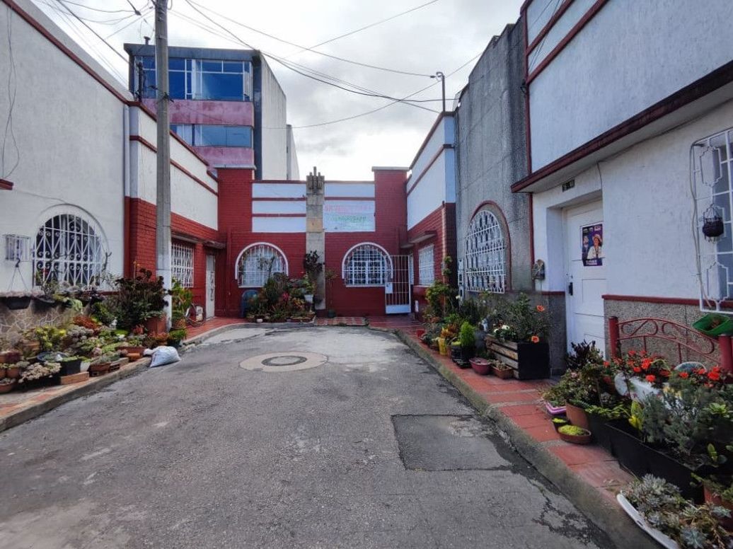 Casa de 6 alcobas en venta en Quesada, Bogotá · foto 2 de 19