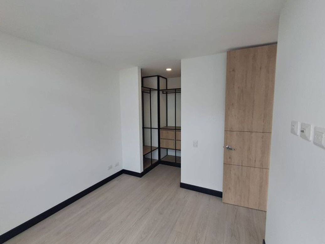 Apartamento de 1 alcoba en venta en Santa Barbara Oriental, Bogotá, 37 m² · foto 6 de 19