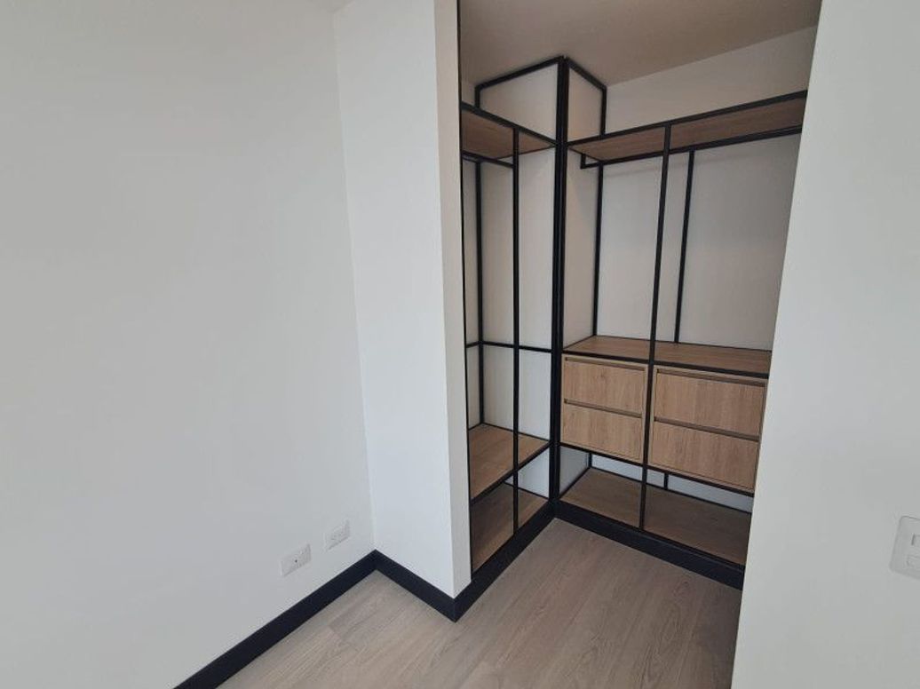 Apartamento de 1 alcoba en venta en Santa Barbara Oriental, Bogotá, 37 m² · foto 7 de 19