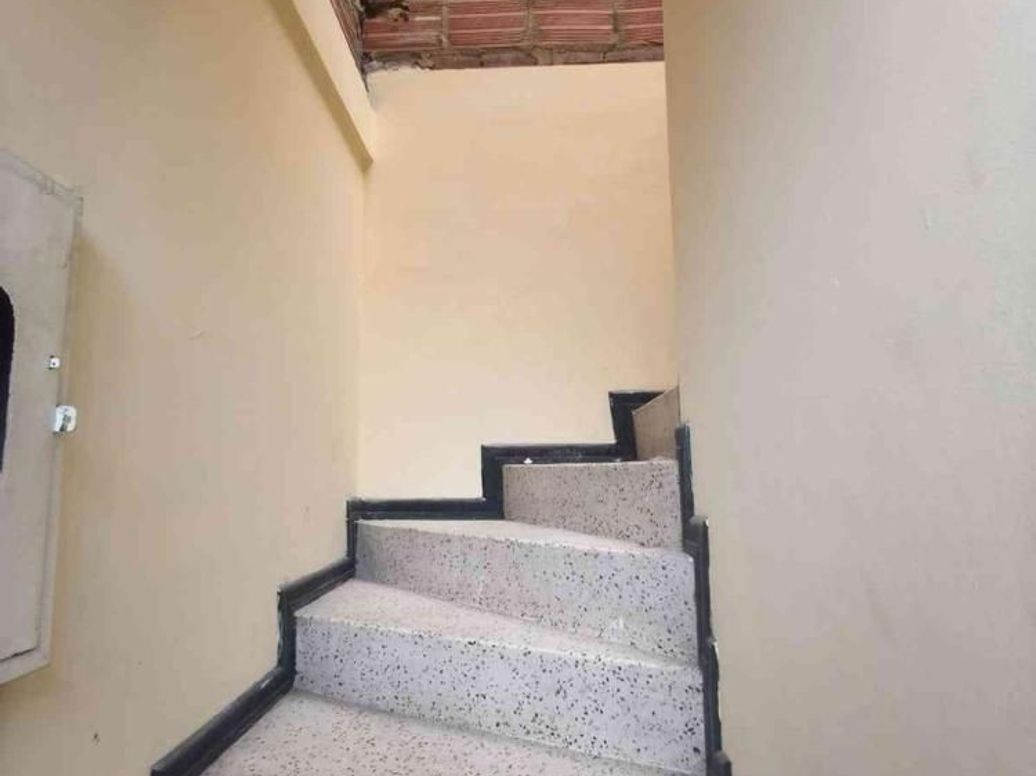 Casa de 7 alcobas en venta en Las Flores, Bogotá, 119 m² · foto 2 de 20