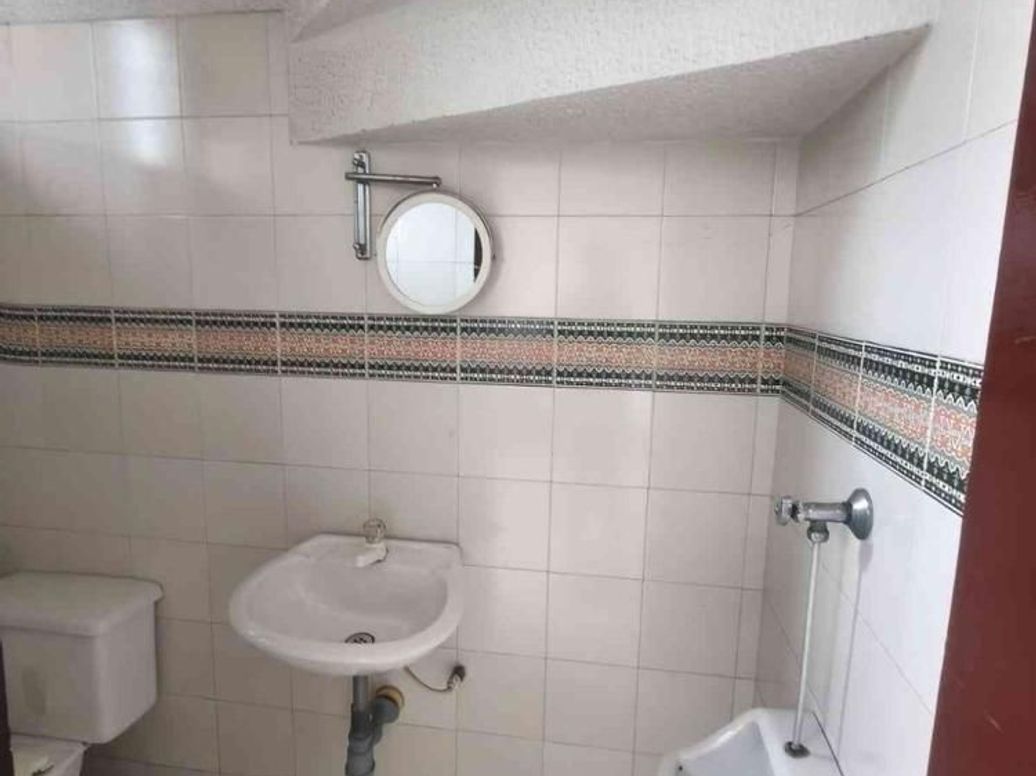 Casa de 7 alcobas en venta en Las Flores, Bogotá, 119 m² · foto 8 de 20
