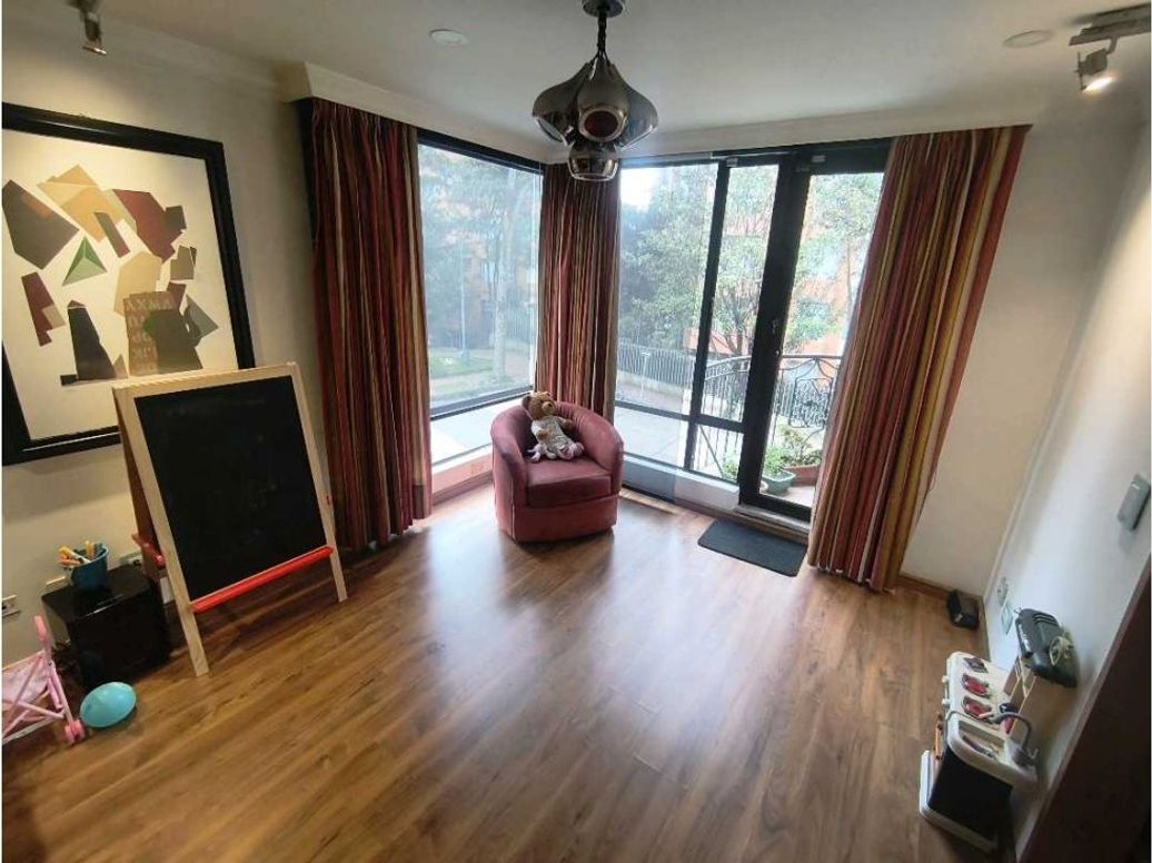 Apartamento de 4 alcobas en venta en Los Rosales, Bogotá, 284 m² · foto 11 de 20