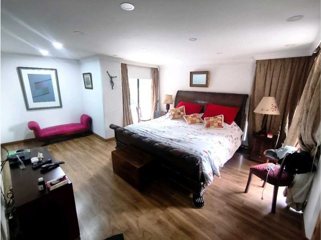 Apartamento de 4 alcobas en venta en Los Rosales, Bogotá, 284 m² · foto 14 de 20