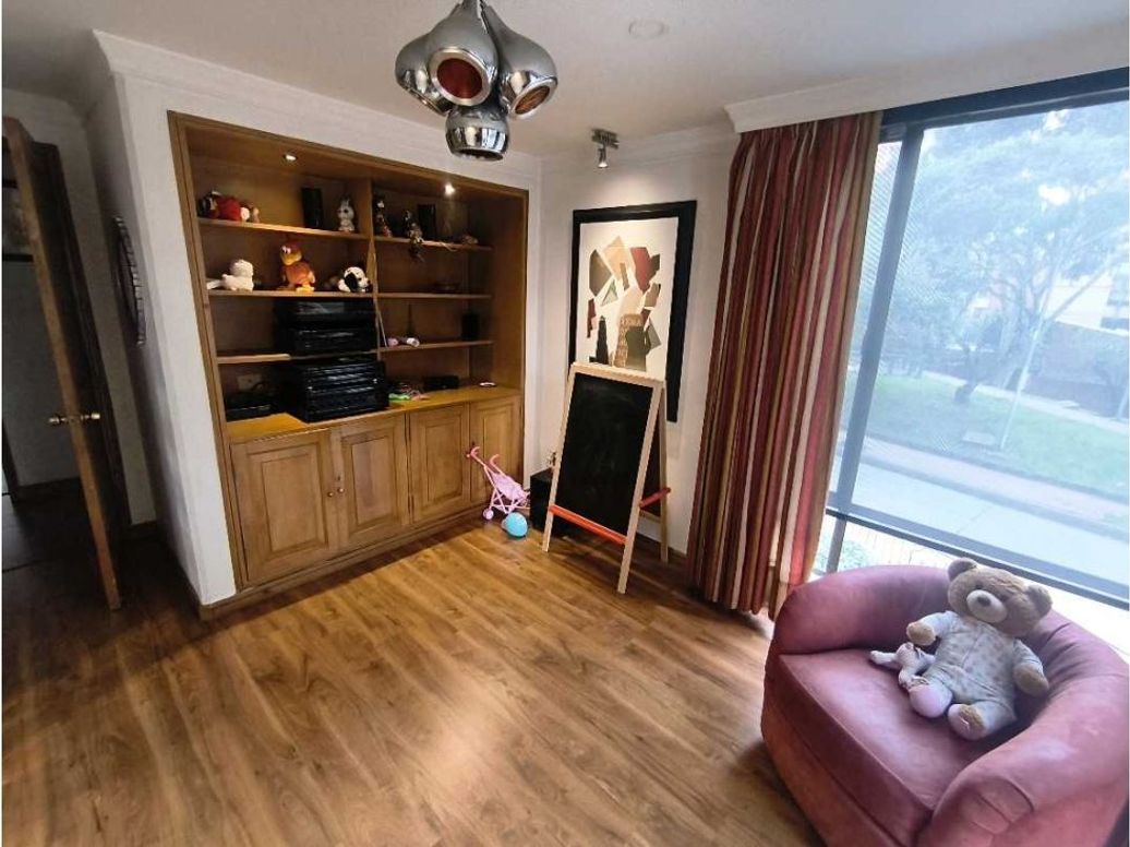 Apartamento de 4 alcobas en venta en Los Rosales, Bogotá, 284 m² · foto 12 de 20