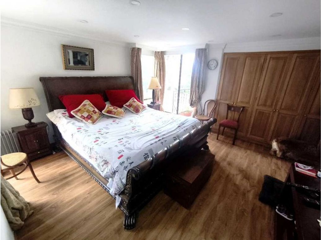 Apartamento de 4 alcobas en venta en Los Rosales, Bogotá, 284 m² · foto 16 de 20
