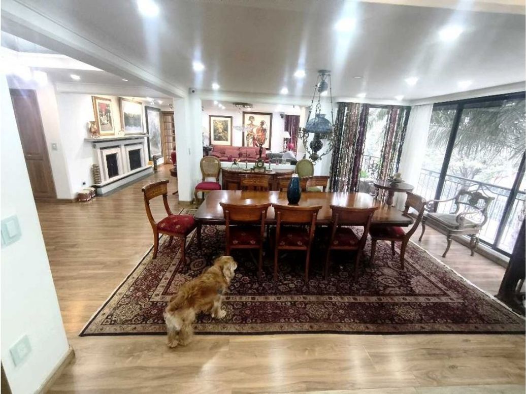 Apartamento de 4 alcobas en venta en Los Rosales, Bogotá, 284 m² · foto 2 de 20