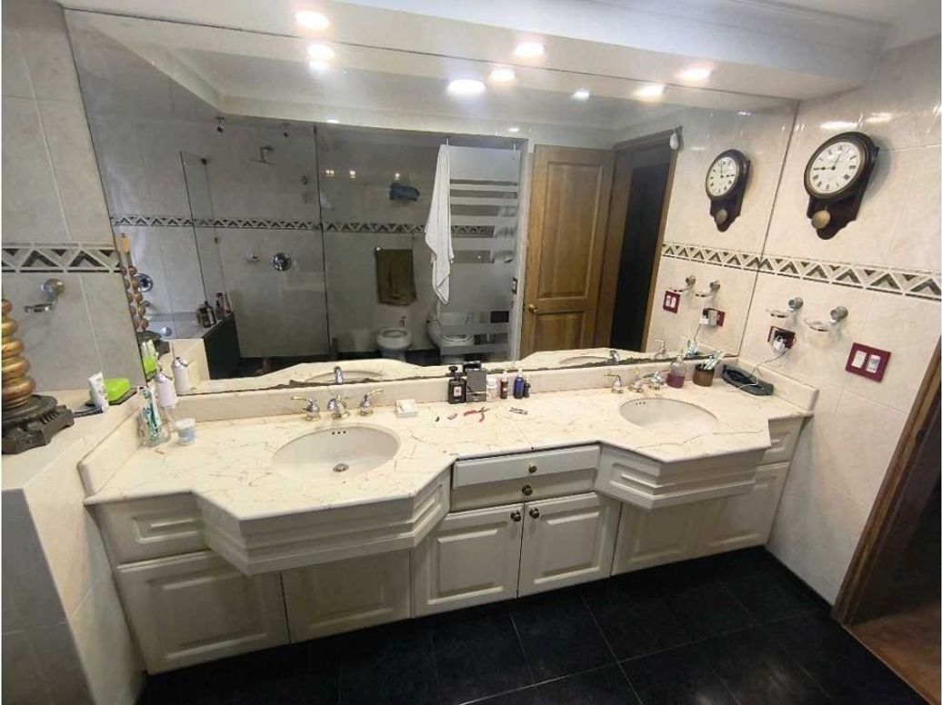 Apartamento de 4 alcobas en venta en Los Rosales, Bogotá, 284 m² · foto 18 de 20