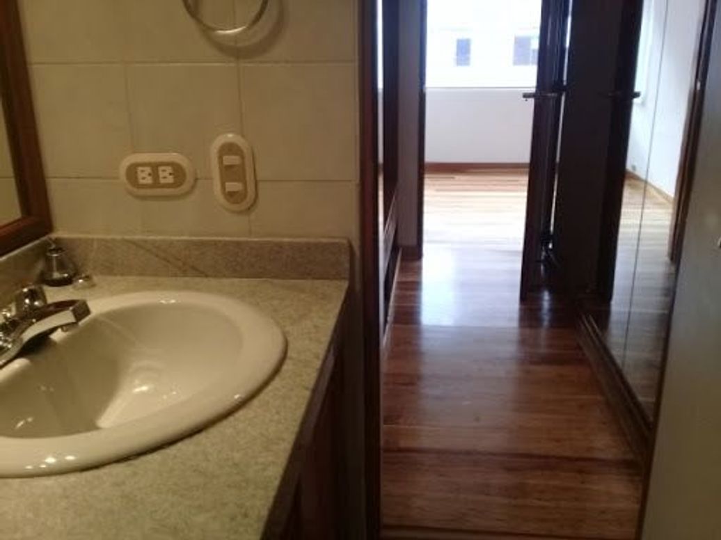 Apartamento de 2 alcobas en venta en Country Club, Bogotá, 90 m² · foto 5 de 15