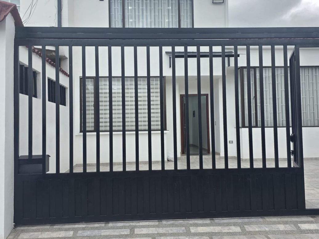 Casa de 4 alcobas en venta en Prado Veraniego Sur, Bogotá, 320 m² · foto 3 de 17