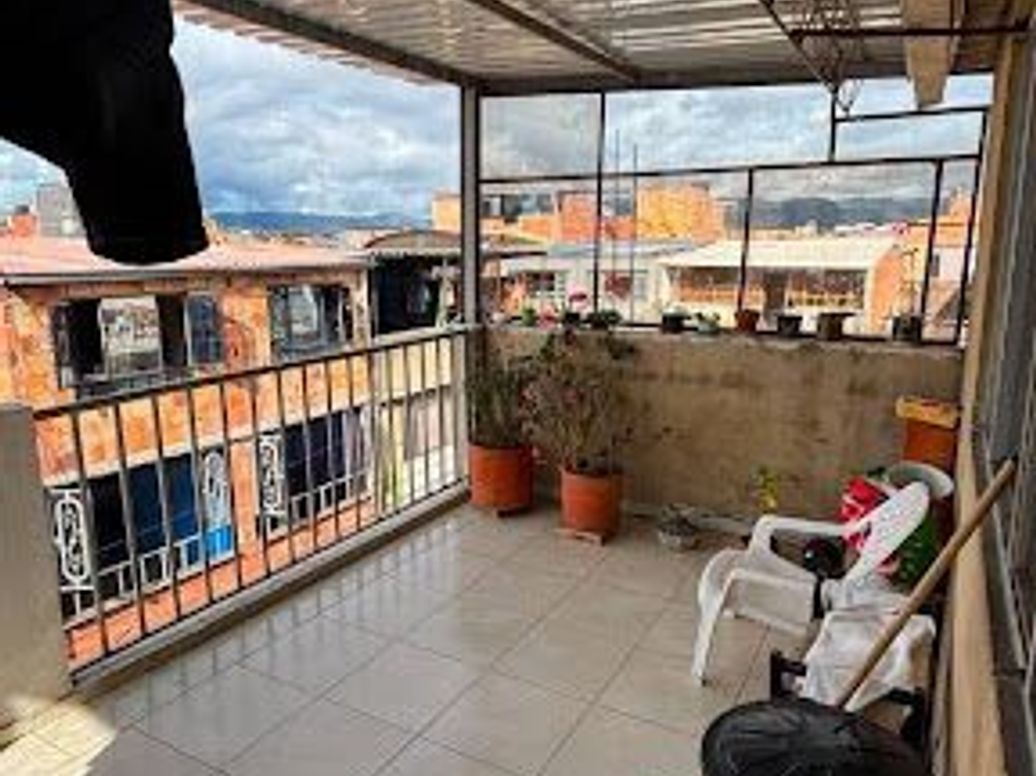 Casa de 11 alcobas en venta en El Muelle, Bogotá, 240 m² · foto 20 de 20
