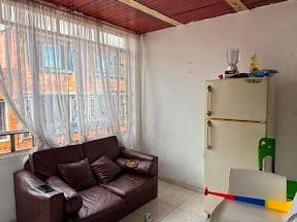 Casa de 11 alcobas en venta en El Muelle, Bogotá, 240 m² · foto 12 de 20