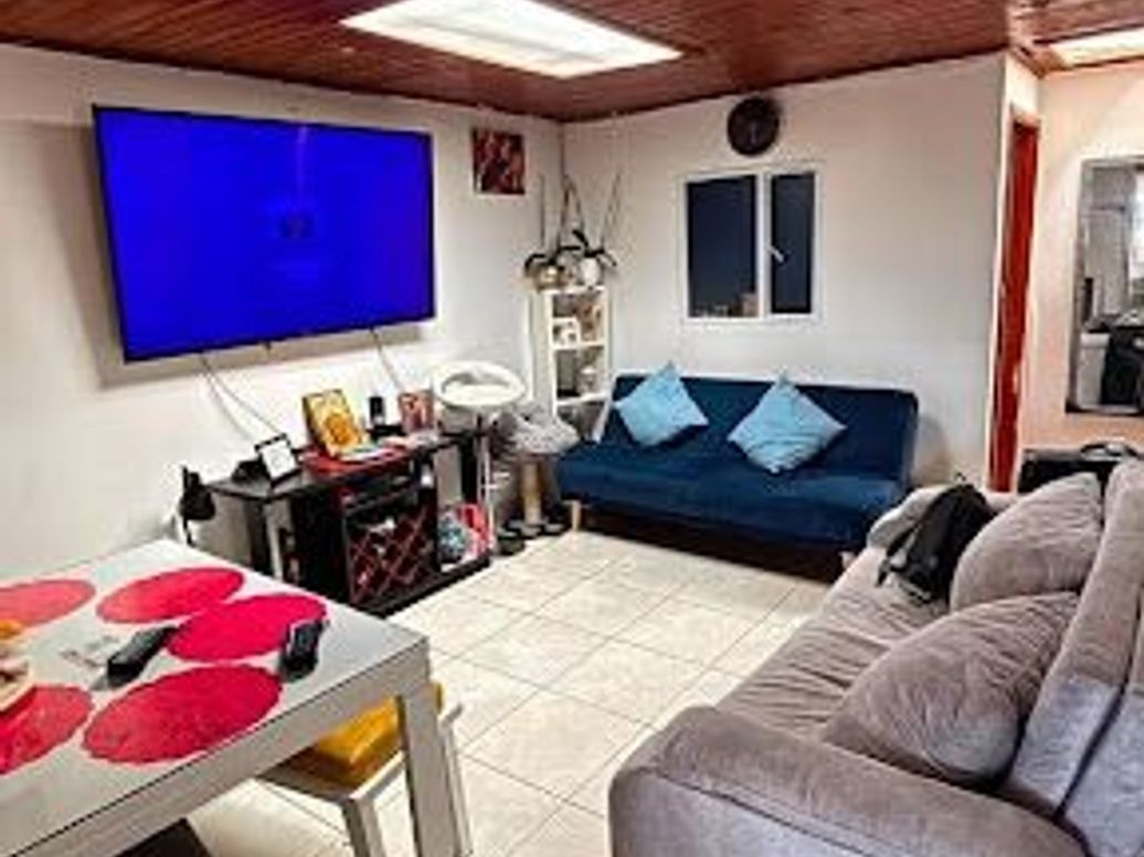 Casa de 11 alcobas en venta en El Muelle, Bogotá, 240 m² · foto 17 de 20
