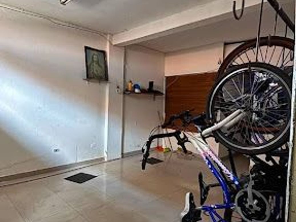 Casa de 11 alcobas en venta en El Muelle, Bogotá, 240 m² · foto 3 de 20