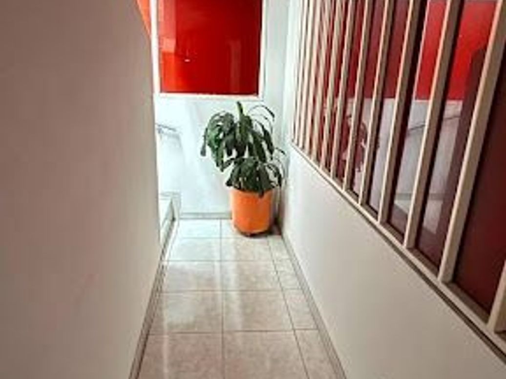 Casa de 11 alcobas en venta en El Muelle, Bogotá, 240 m² · foto 10 de 20