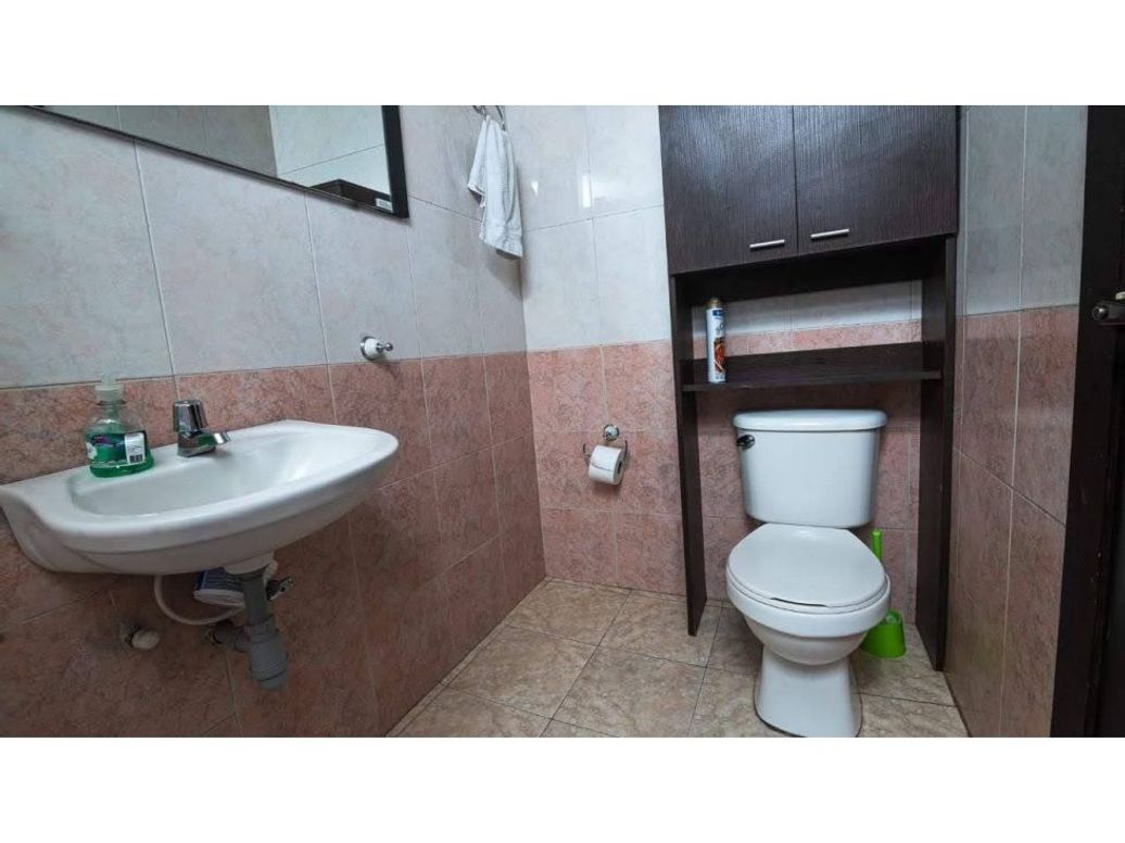 Casa de 9 alcobas en venta en Normandía, Bogotá, 480 m² · foto 7 de 17