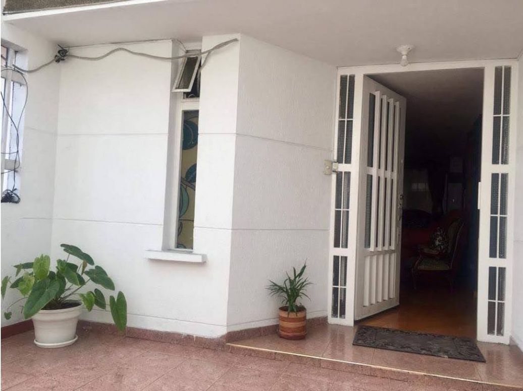 Casa de 9 alcobas en venta en Normandía, Bogotá, 480 m² · foto 12 de 17