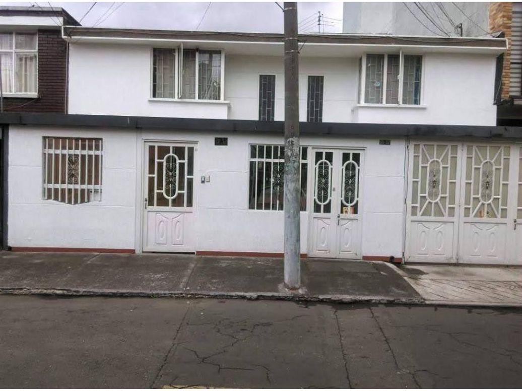 Casa de 9 alcobas en venta en Normandía, Bogotá, 480 m² · foto 16 de 17