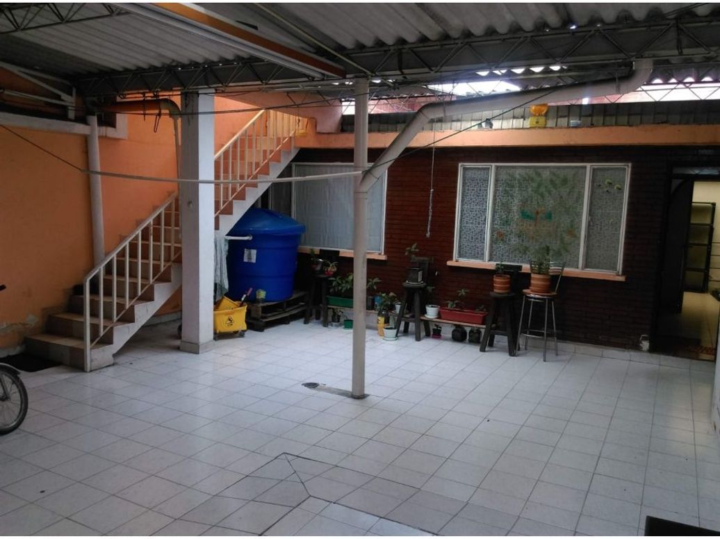 Casa de 9 alcobas en venta en Normandía, Bogotá, 480 m² · foto 13 de 17