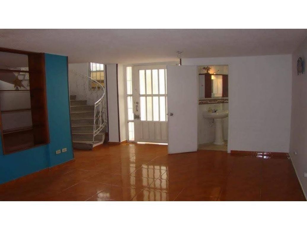 Casa de 9 alcobas en venta en Normandía, Bogotá, 480 m² · foto 5 de 17
