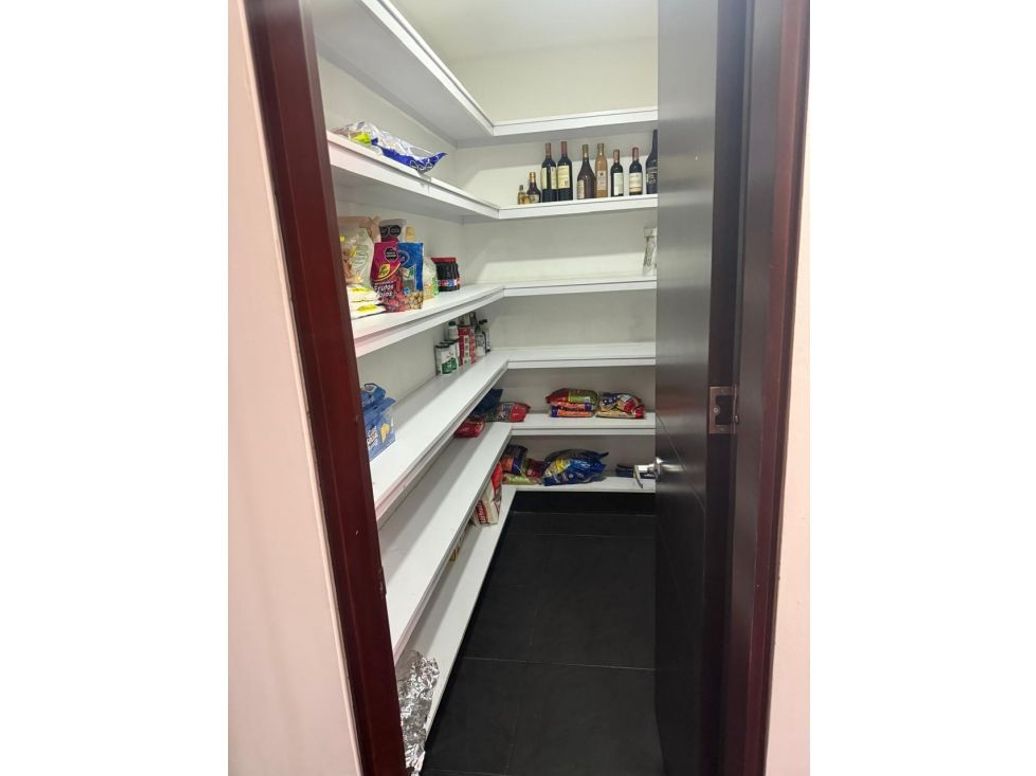 Apartamento de 4 alcobas en venta en Fontibón, Bogotá, 211 m² · foto 3 de 20