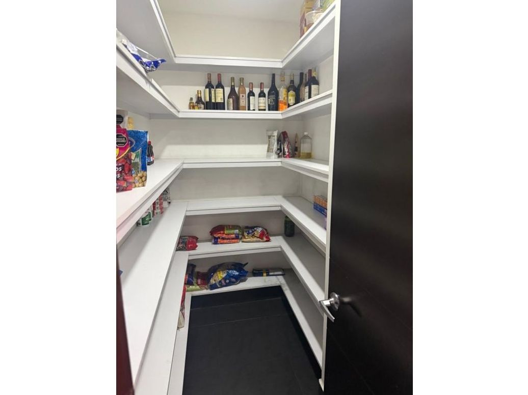 Apartamento de 4 alcobas en venta en Fontibón, Bogotá, 211 m² · foto 8 de 20
