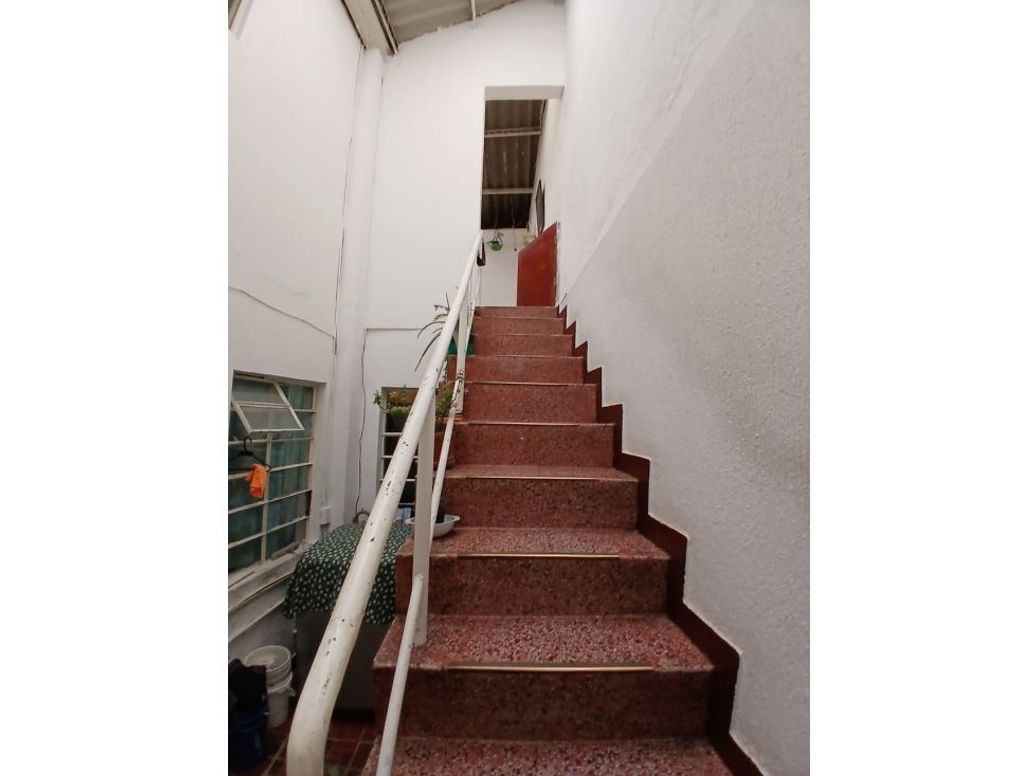 Casa de 7 alcobas en venta en Santa Isabel, Bogotá, 225 m² · foto 8 de 20