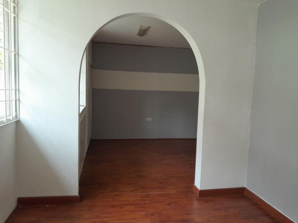 Casa de 5 alcobas en venta en María Cristina, Bogotá, 385 m² · foto 8 de 20