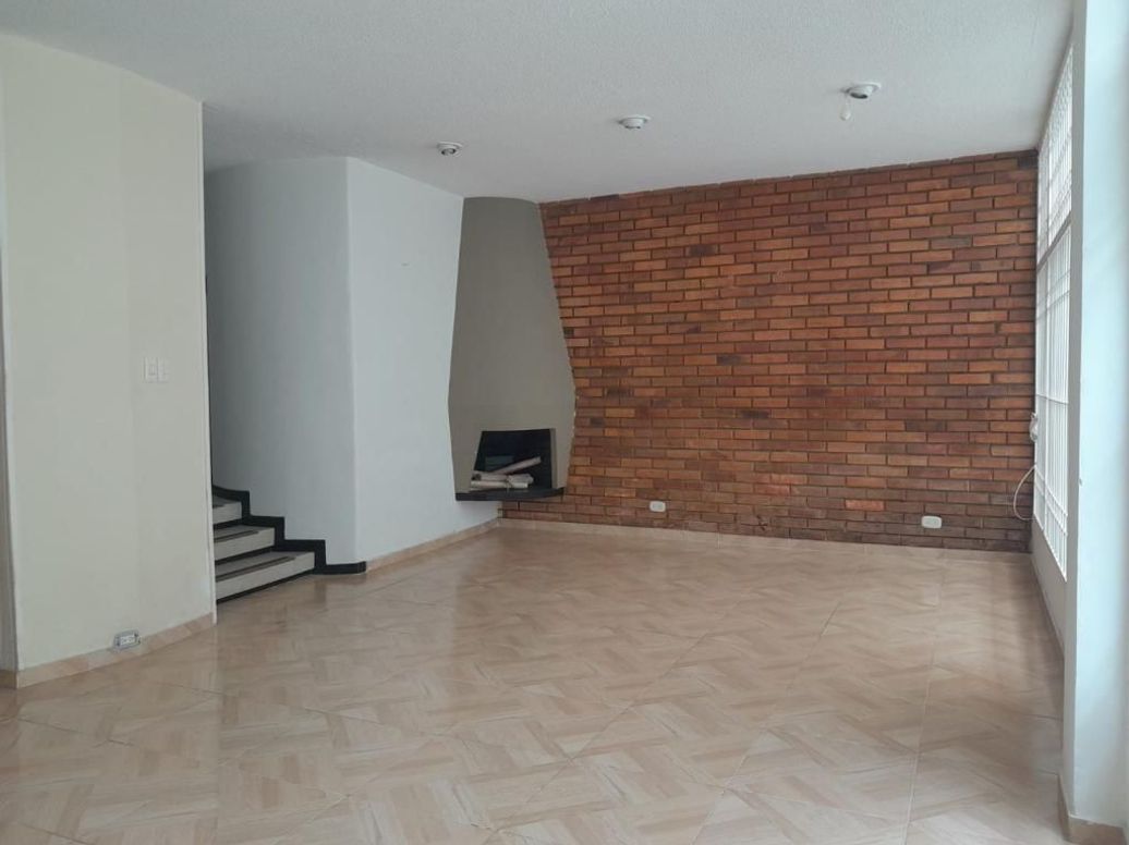 Casa de 5 alcobas en venta en María Cristina, Bogotá, 385 m² · foto 7 de 20
