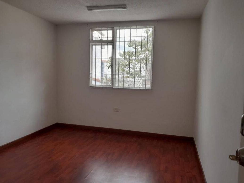 Casa de 5 alcobas en venta en María Cristina, Bogotá, 385 m² · foto 16 de 20