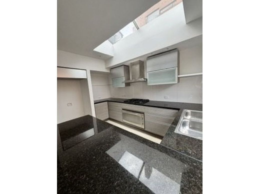 Apartamento de 2 alcobas en arriendo en Rosales Bajo, Bogotá, 328 m² · foto 13 de 17