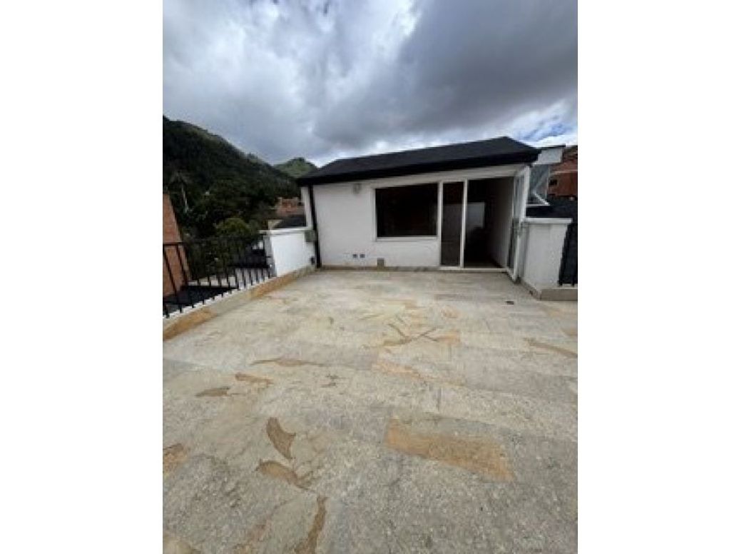 Apartamento de 2 alcobas en arriendo en Rosales Bajo, Bogotá, 328 m² · foto 2 de 17