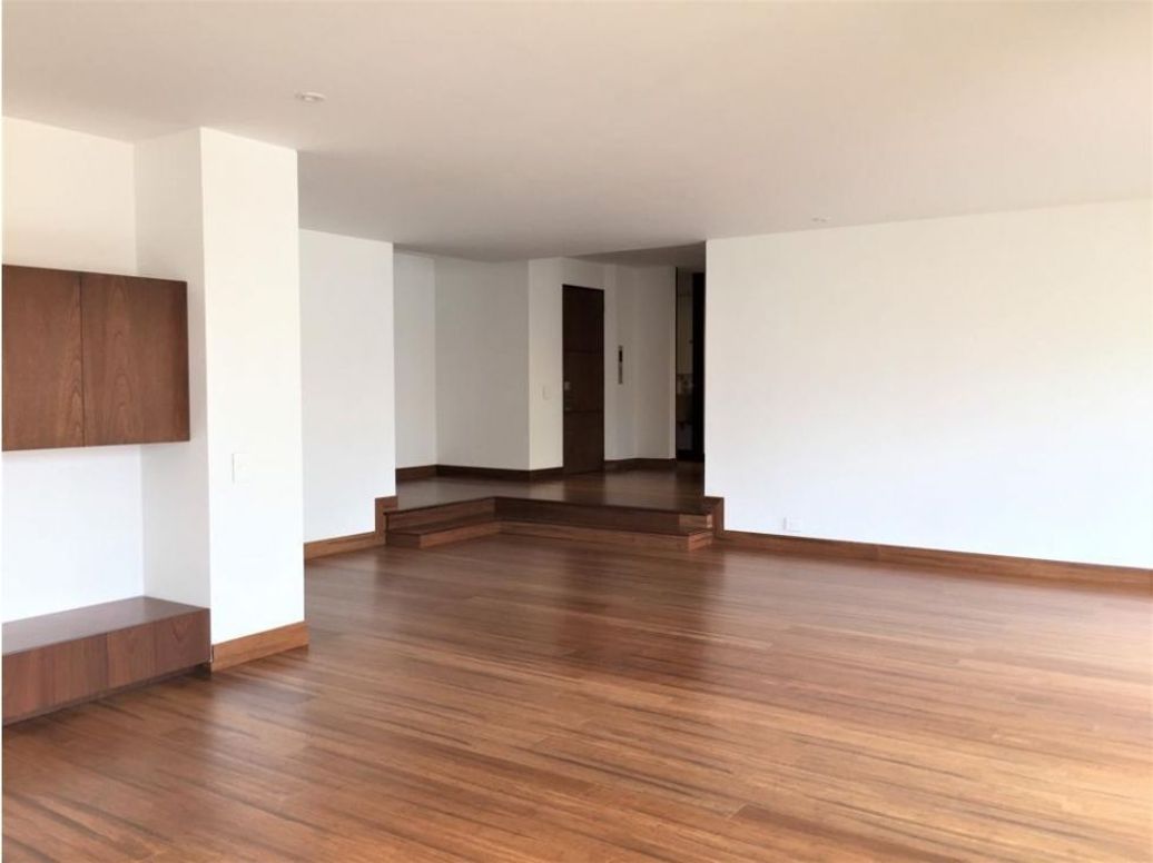 Apartamento de 3 alcobas en venta en La Cabrera, Bogotá, 255 m² · foto 4 de 13