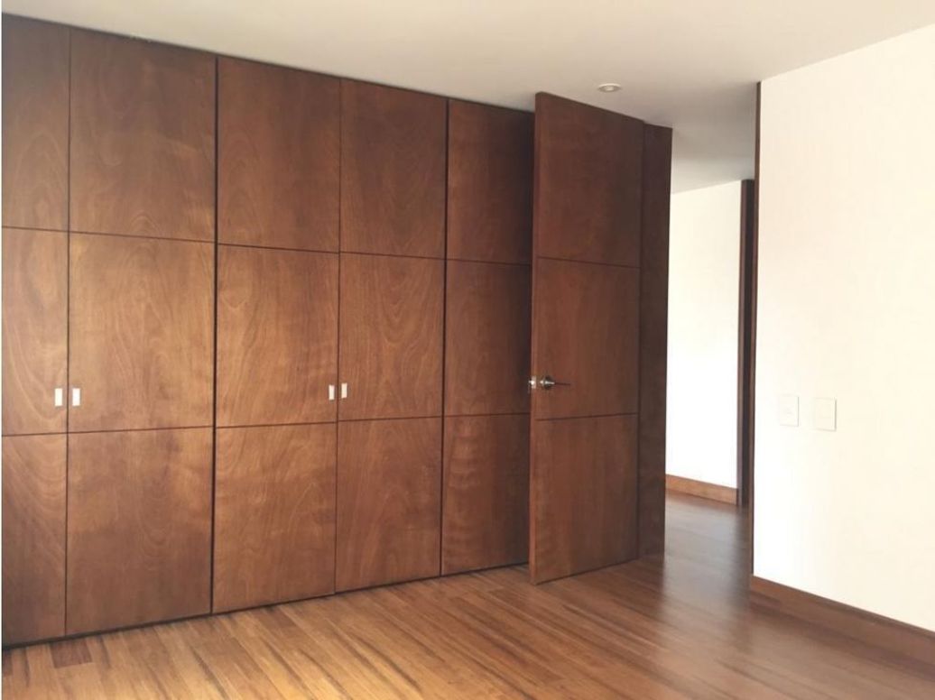 Apartamento de 3 alcobas en venta en La Cabrera, Bogotá, 255 m² · foto 3 de 13