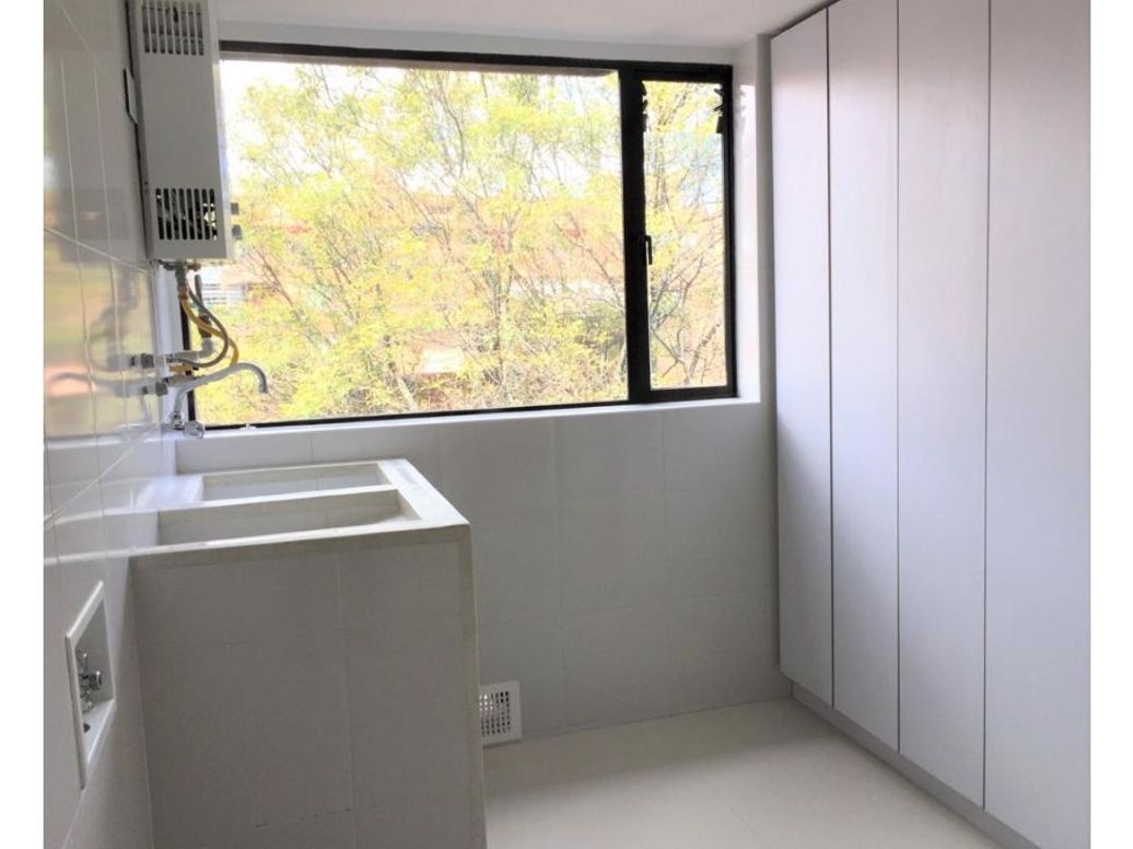 Apartamento de 3 alcobas en venta en La Cabrera, Bogotá, 255 m² · foto 12 de 13
