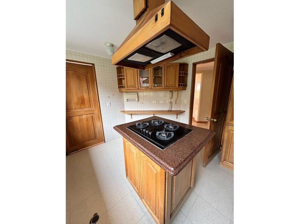 Apartamento de 3 alcobas en venta en Rosales Bajo, Bogotá, 180 m² · foto 5 de 20