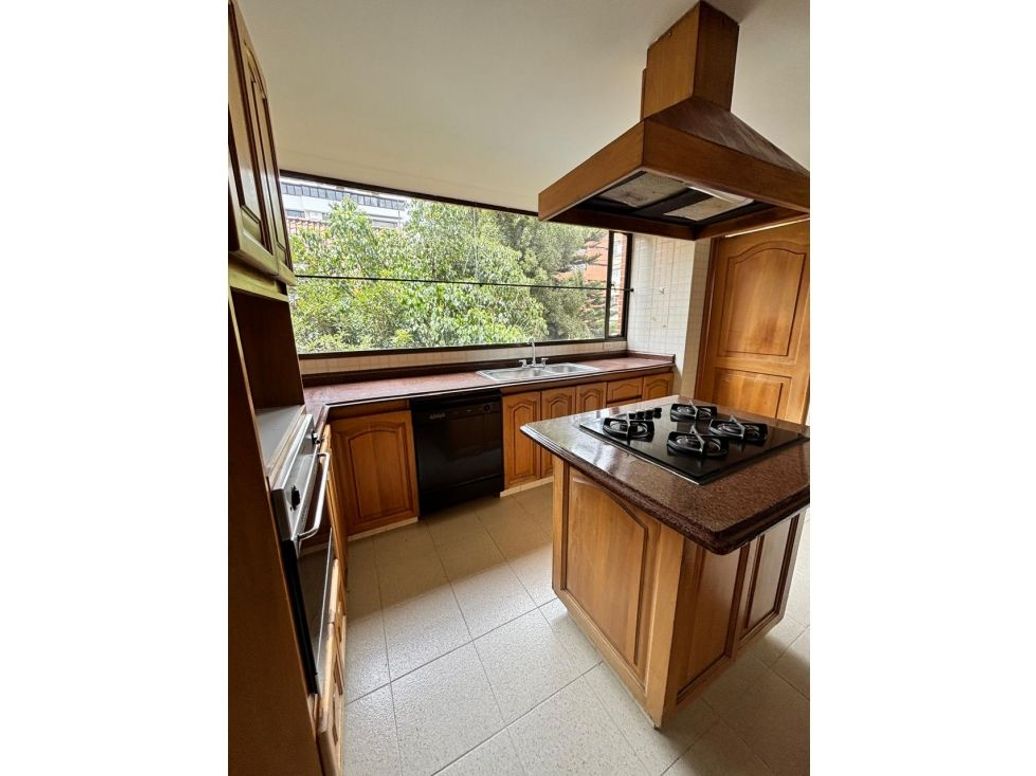 Apartamento de 3 alcobas en venta en Rosales Bajo, Bogotá, 180 m² · foto 8 de 20