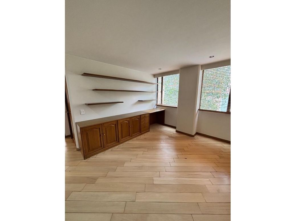 Apartamento de 3 alcobas en venta en Rosales Bajo, Bogotá, 180 m² · foto 12 de 20