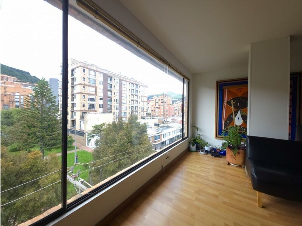 Apartamento de 3 alcobas en venta en Santa Barbara Oriental, Bogotá, 129 m² · foto 2 de 20